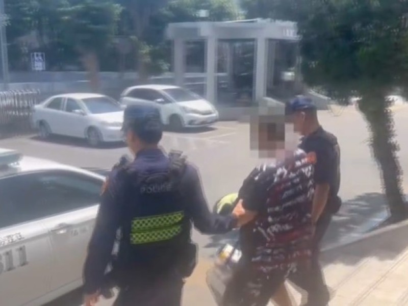 百公斤通緝犯遇警開車逃逸撞路邊 說:「我不會再跑了!」