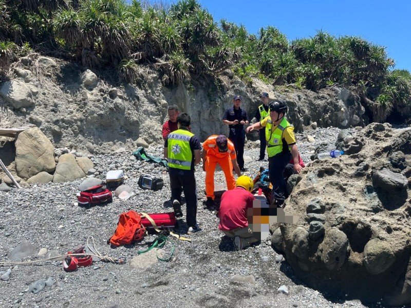 富岡國小校長都蘭鼻釣魚疑失足落海 送醫搶救仍不治