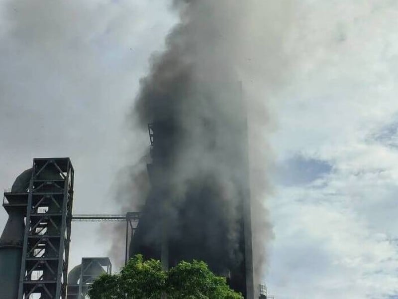 台泥和平廠預熱機清晨冒黑煙