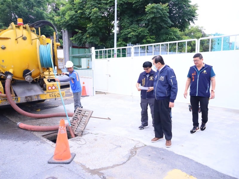 拚治水不懈怠!新城鄉雨水下水道清淤啟動 鄉長何禮臺親自巡視、守護居民生活安全
