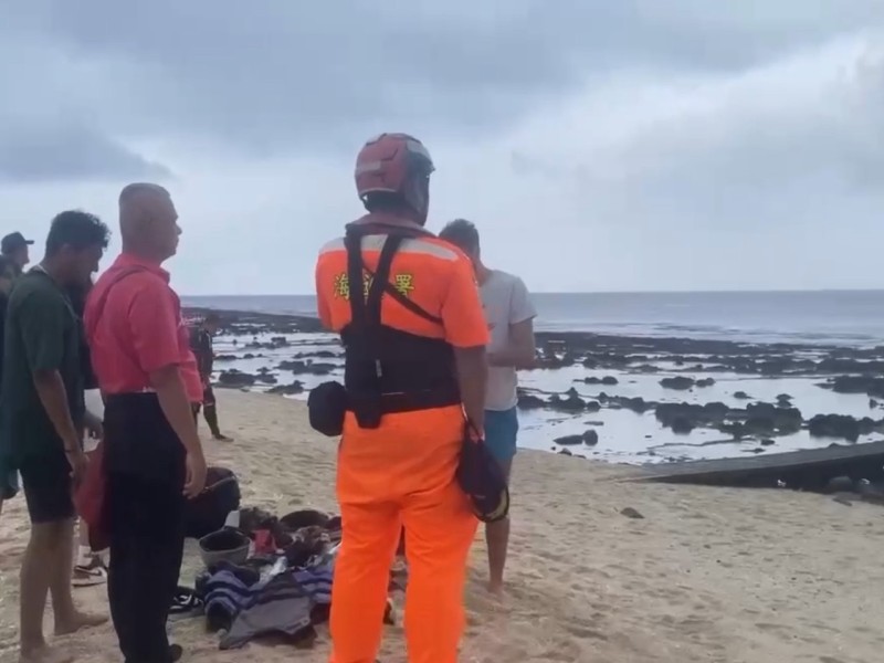 綠島大白沙「4人浮潛上岸只剩3人」1墨西哥人不見蹤影 海陸救援搜索中