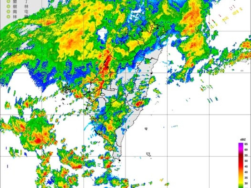 鋒面滯留釀強降雨 氣象署示警西半部與東部留意大雨、雷擊與積水風險