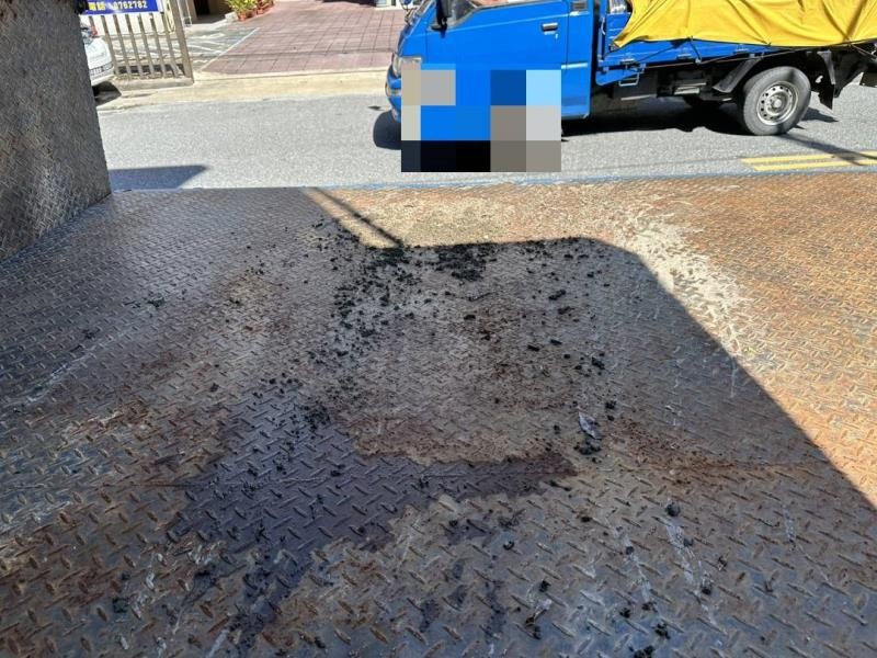 貨車後斗沒鎖好 棧板掉落砸傷行人