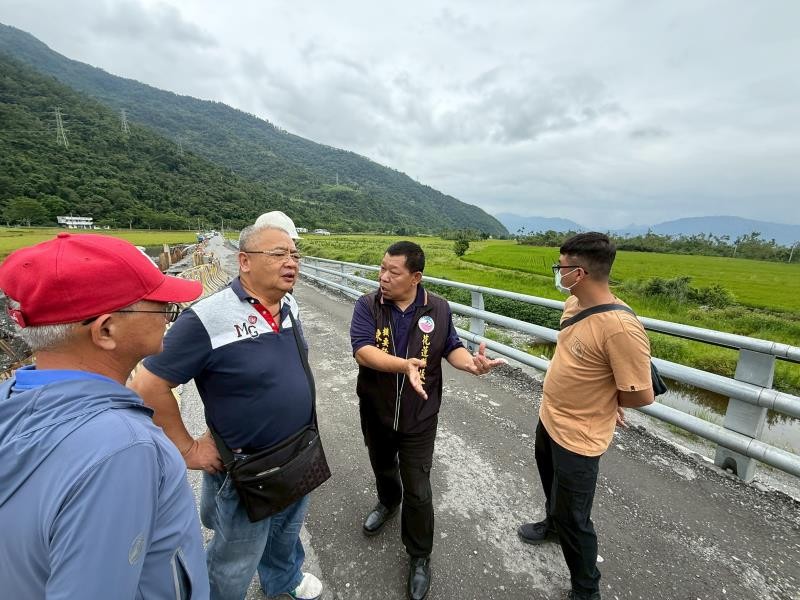 卓富橋引道連日發生摔車 向議長張峻陳情一天內修復完工