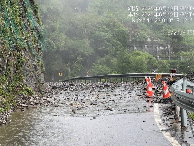 中橫豁然亭路段持續落石阻斷 預計明日中午搶通