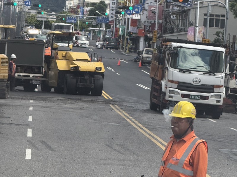   花蓮市中山路今進行「瀝青鋪設」工程 道路施工封閉中