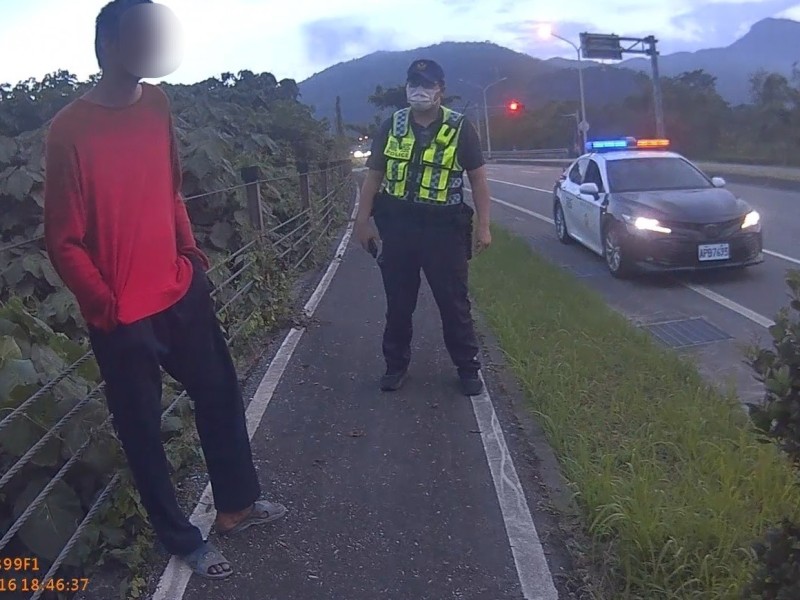 宜蘭「失蹤協尋男」蹲光復馬路旁 暖警安置助返家
