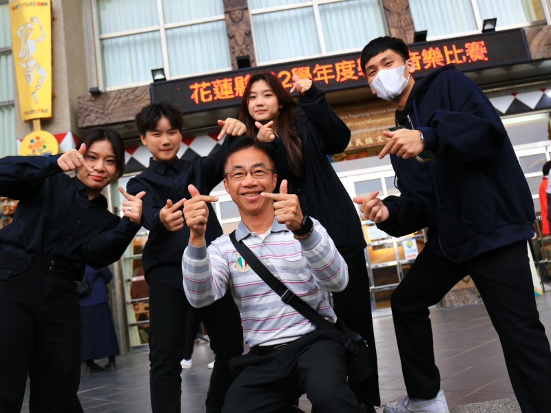 花商學務主任呂善成以愛為本 榮獲杏壇「芬芳獎」