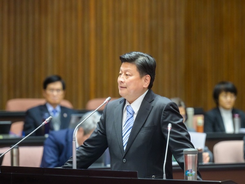 被沈伯洋提告 傅崐萁質疑沈伯洋：錢哪來的？身分說清楚！