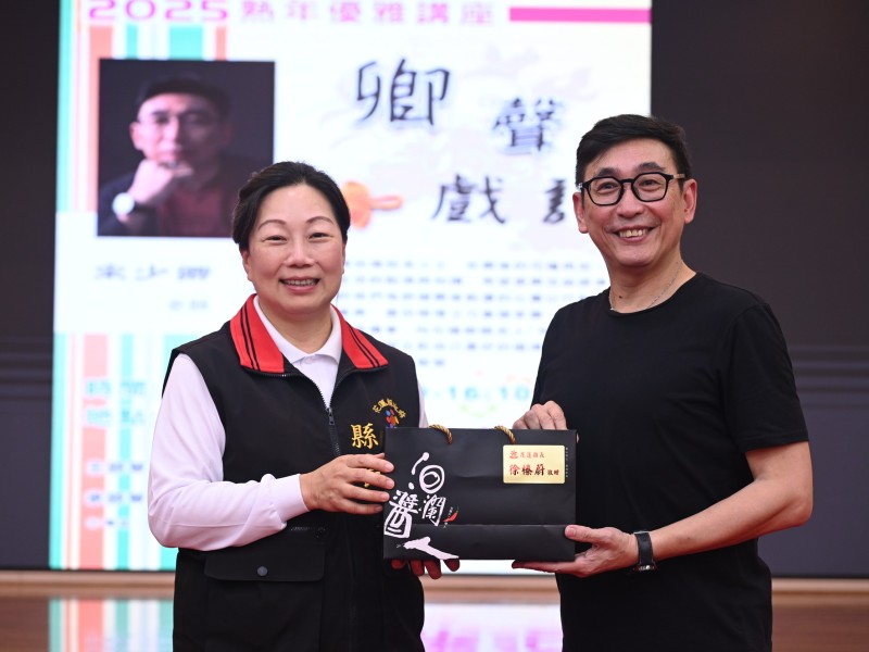 宋少卿「酷老樂活」名人講座幽默開講「說學逗唱」大禮堂座無虛席