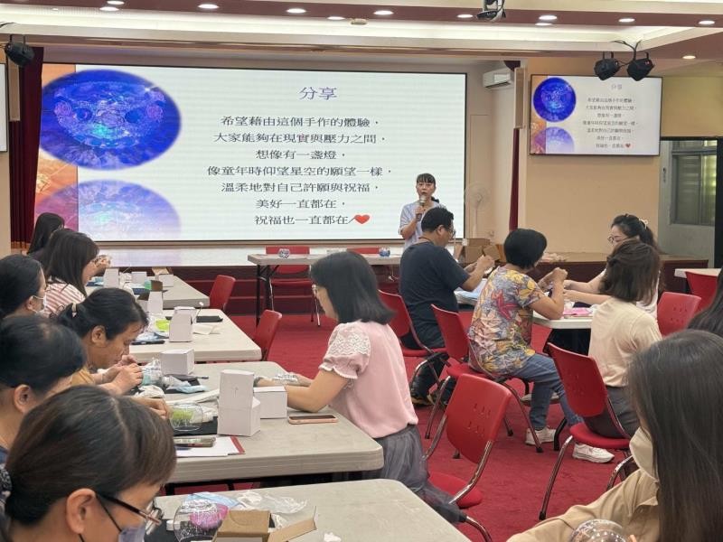 縣府舉辦馬賽克燈員工紓壓創作活動