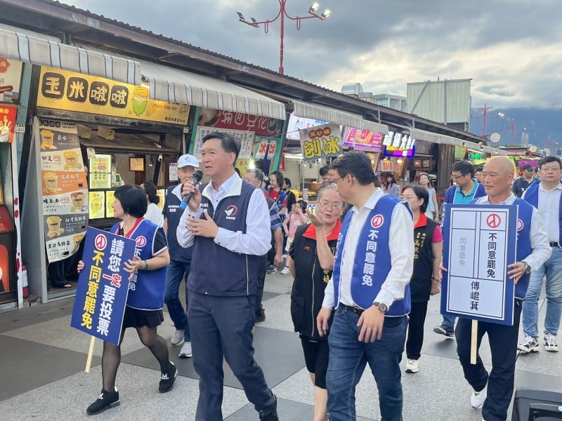 「新北戰警」聲援花蓮!國民黨東大門夜市掃街挺傅崐萁 反罷免氣氛高漲