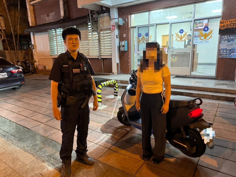 誤將機車鑰匙卡留車廂 吉安警熱心協助解民困