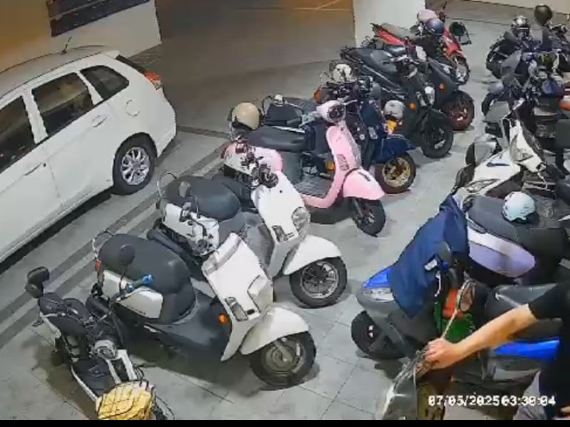 凌晨德安六街教會後方驚見可疑身影　監視器直擊翻找機車行徑