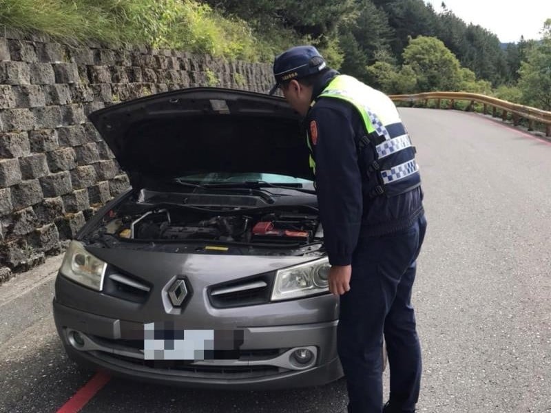 車輛於合歡故障 好在有警察幫忙