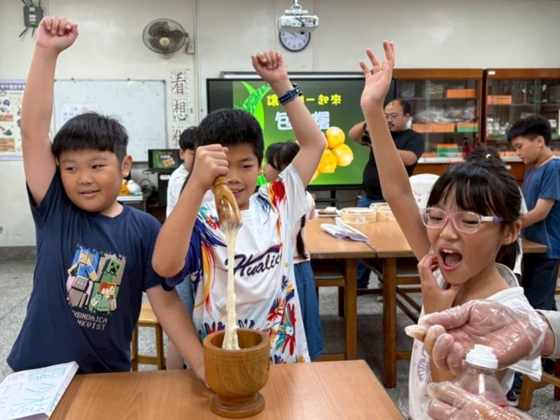 忠孝國小「國際教育起步走」暑期課程 學生收穫滿滿