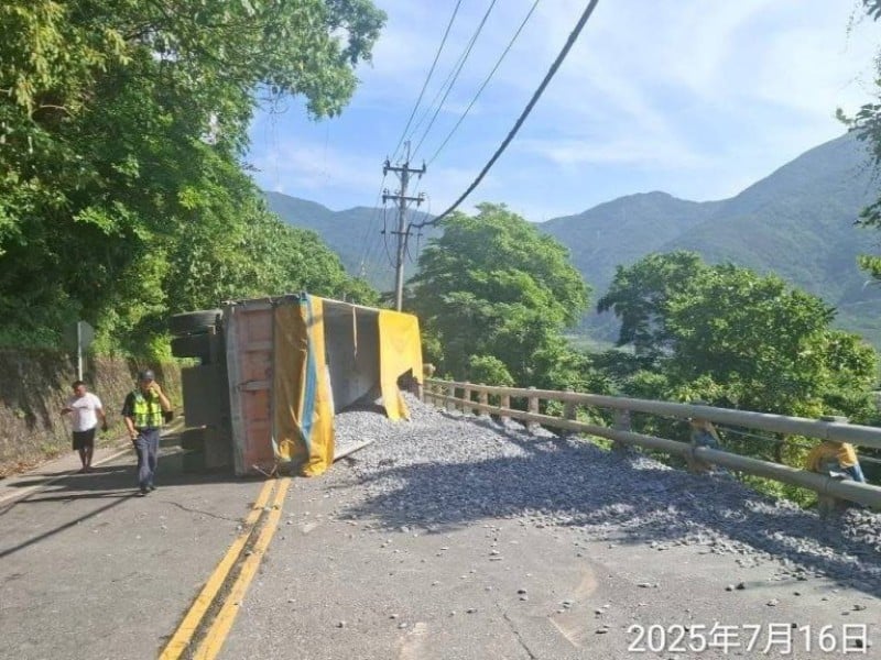 韓國瑜赴花蓮挺傅崐萁 遇蘇花車禍受阻喊話力挺