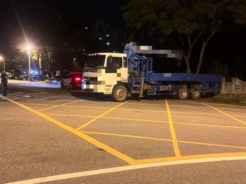 花蓮市民樂三街驚傳工程車「自走」,幸未造成人員傷亡,警方已通知車行處理並釐清肇因