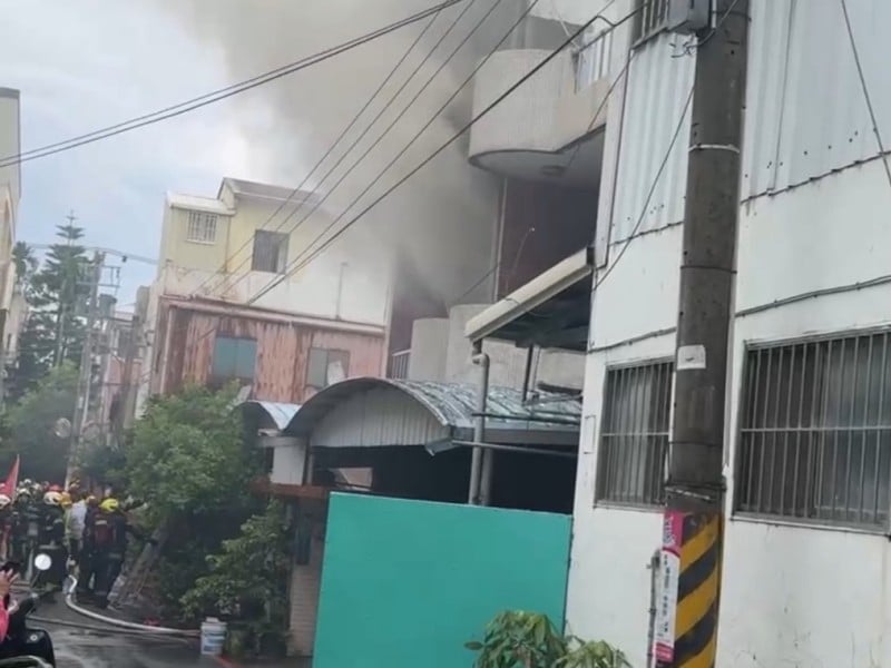 花蓮吉安仁里村住宅驚傳火警　傳出爆炸聲響　消防緊急搶救中