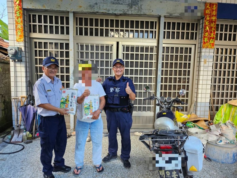 約克國際中心捐贈白米 新城警協助轉送愛心米