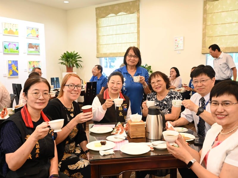 與愛相遇的角落 畢士大THE HOPE CAFE正式開幕 縣長徐榛蔚獻上祝福