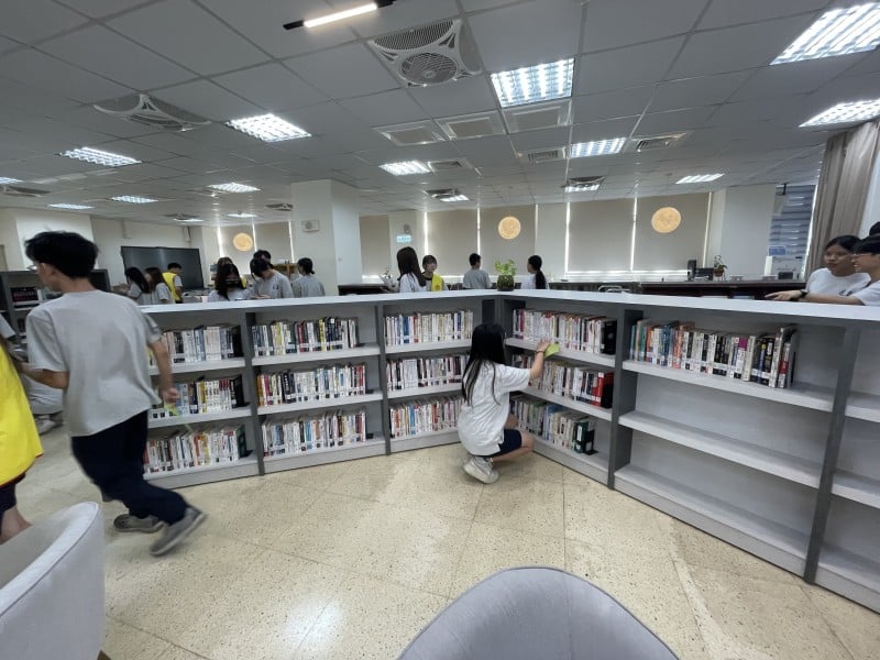 花蓮高商圖書館升級啟用　InfoHub成智慧學習新基地 新生搶先體驗數位資源