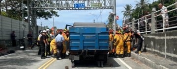 小貨車追撞聯結車 花警籲注意車前狀況及保持安全距離