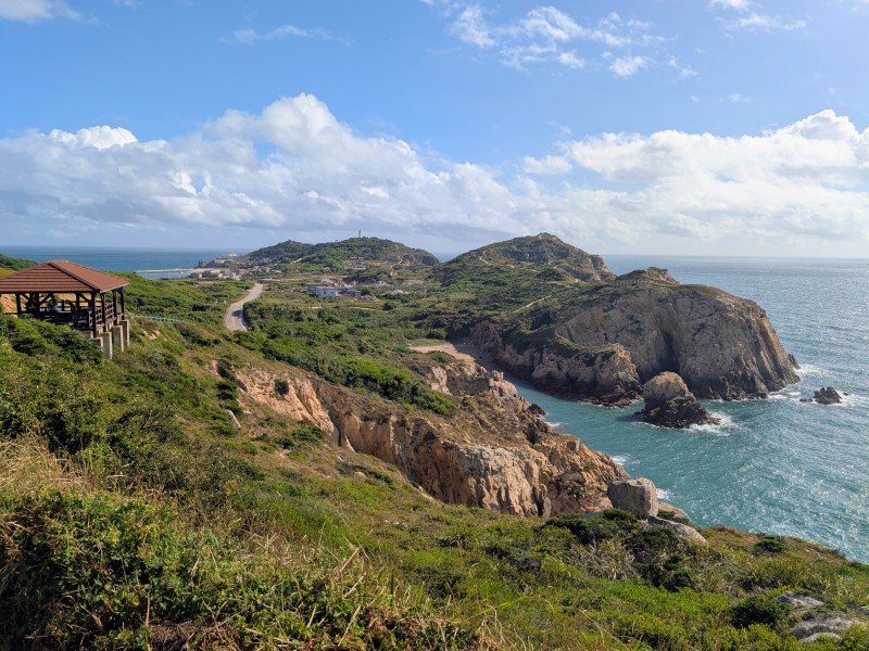 響應永續旅遊新趨勢 馬管處「島嶼淨行-馬祖徒步慢旅」東莒示範團為戰地文化注入綠色活力，打造深度旅遊新典範