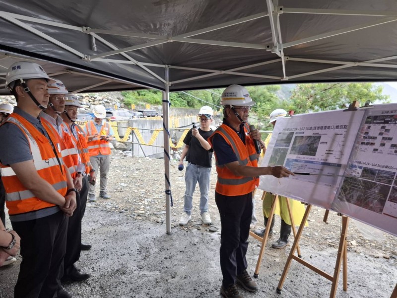 樺加沙颱風逼近 交通部長陳世凱視察蘇花公路災點復建與防颱整備