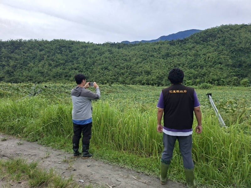 花蓮縣政府全力協助清理農田並爭取二次現金救助