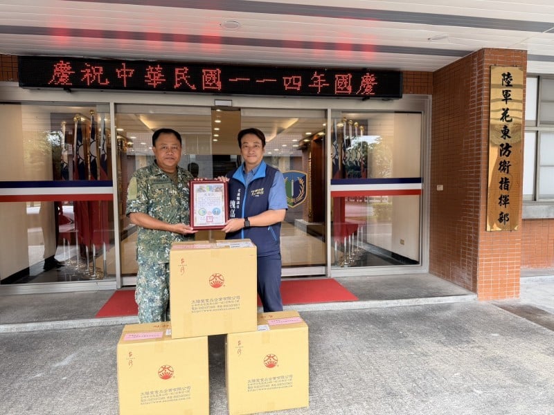 太陽堂雙十國慶前夕捐贈太陽餅感謝花防部官兵弟兄辛勞
