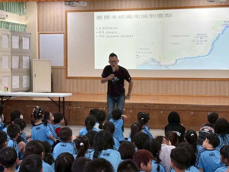 魔術行者現身忠孝國小 劉又誠以行動詮釋勇敢與堅持