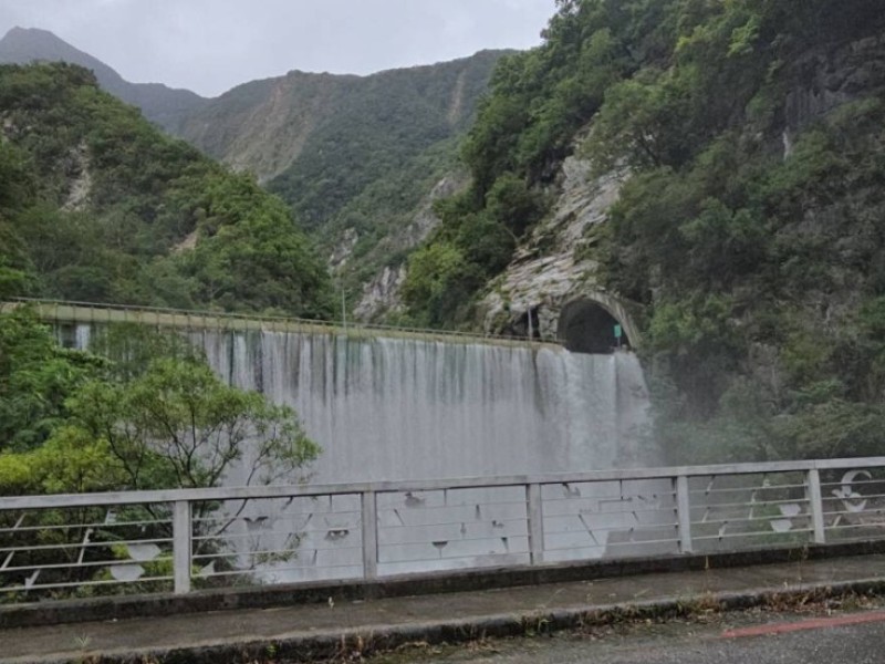 燕子口堰塞湖暫解除警戒 將啟動降壩導流工程