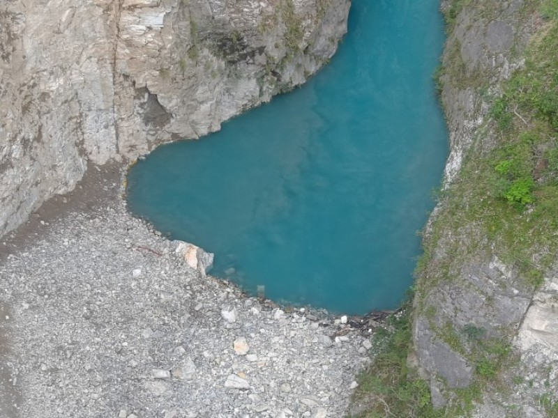 新廠商開始燕子口堰塞湖降挖及導流工程