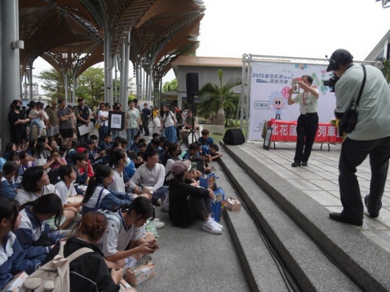 2025台灣科普環島列車駛進花蓮站