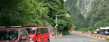 燕子口堰塞湖進行疏流 消防人員立霧溪太魯閣勸離民眾