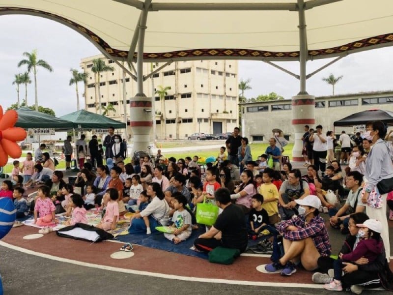 祖孫共融 歡笑連結世代情感