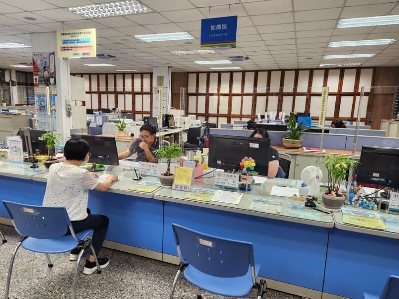 稅務局成立「地價稅服務中心」 開徵期間中午不打烊 下午延時服務至6時