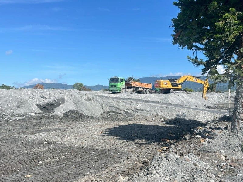 花蓮災區「機具女神」募款惹議　莫莫發文致歉：用錯方法做對的事