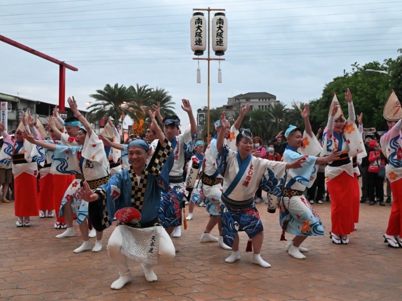 游淑貞邀萬人踩街人龍綿延     日本南大阪連阿波舞風靡花蓮
