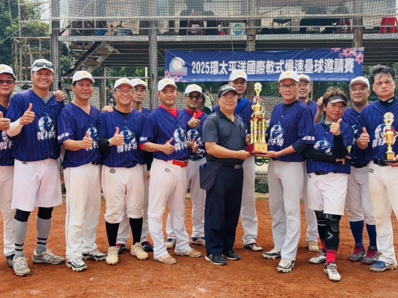 3連霸！韓林梅「梅家軍慢壘隊」勇奪健康組冠軍