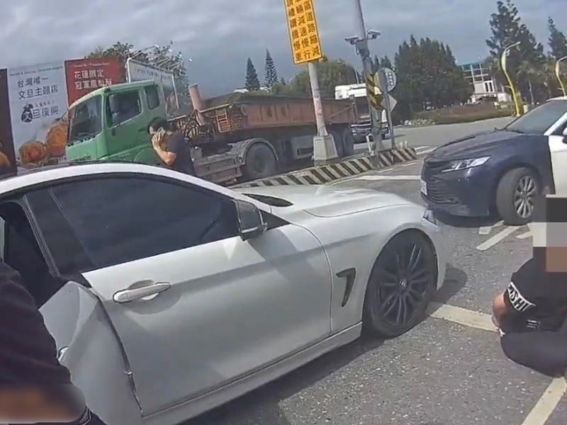 男遭人毆打強行帶上車 ! 警2小時內攔截圍捕擄人5嫌