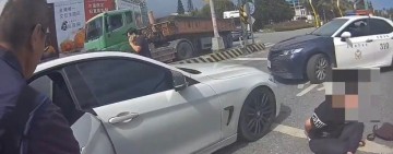 男遭人毆打強行帶上車 ! 警2小時內攔截圍捕擄人5嫌