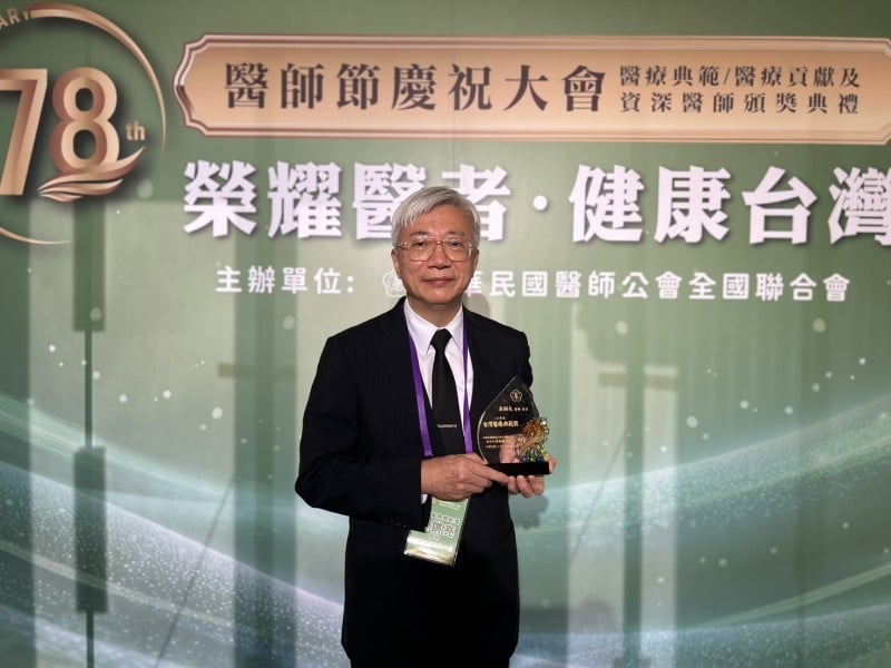 門諾醫院榮譽院長吳鏘亮榮獲「台灣醫療典範獎」