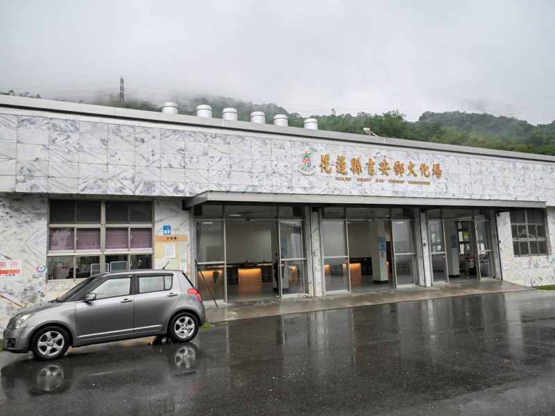 慈雲山堅守颱風期火化禮儀圓滿 游淑貞風雨無阻率團隊服務周延