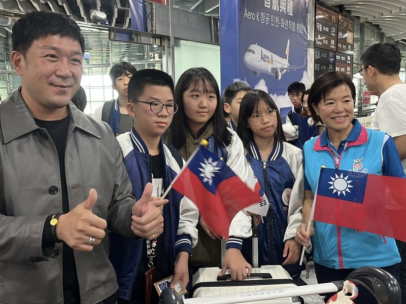 花蓮迎接韓國首航返國學生　宜昌國中韓國交流成果豐碩　吉安鄉長親自接機