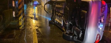 男「酒駕轉彎擦撞鋼索」翻覆受傷送醫 警依法究辦