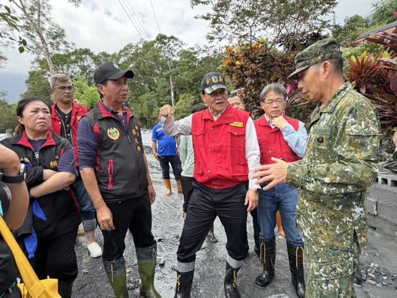 今再度南下抵災區 ! 季連成 : 堤防接口向北上游再延500公尺 再做提防