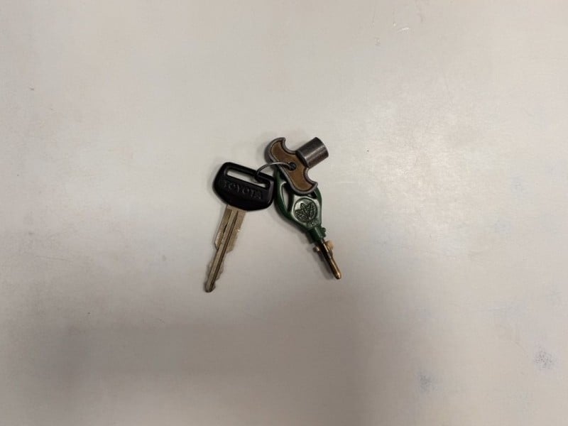 老翁深夜空踩油門擾鄰里