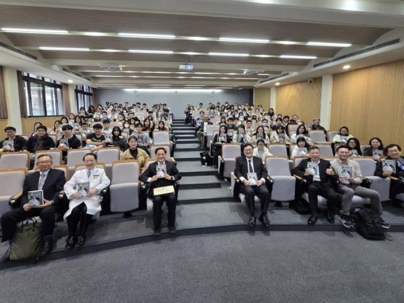 北醫大育才卓越　林院長透過新書分享花蓮慈濟與東臺灣醫療特色